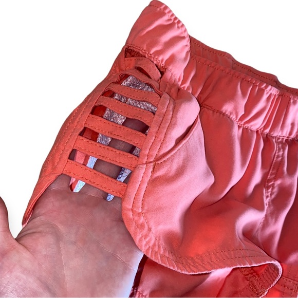 O’Neill summer / surf swim shorts with flattering cut out detail - Picture 5 of 5